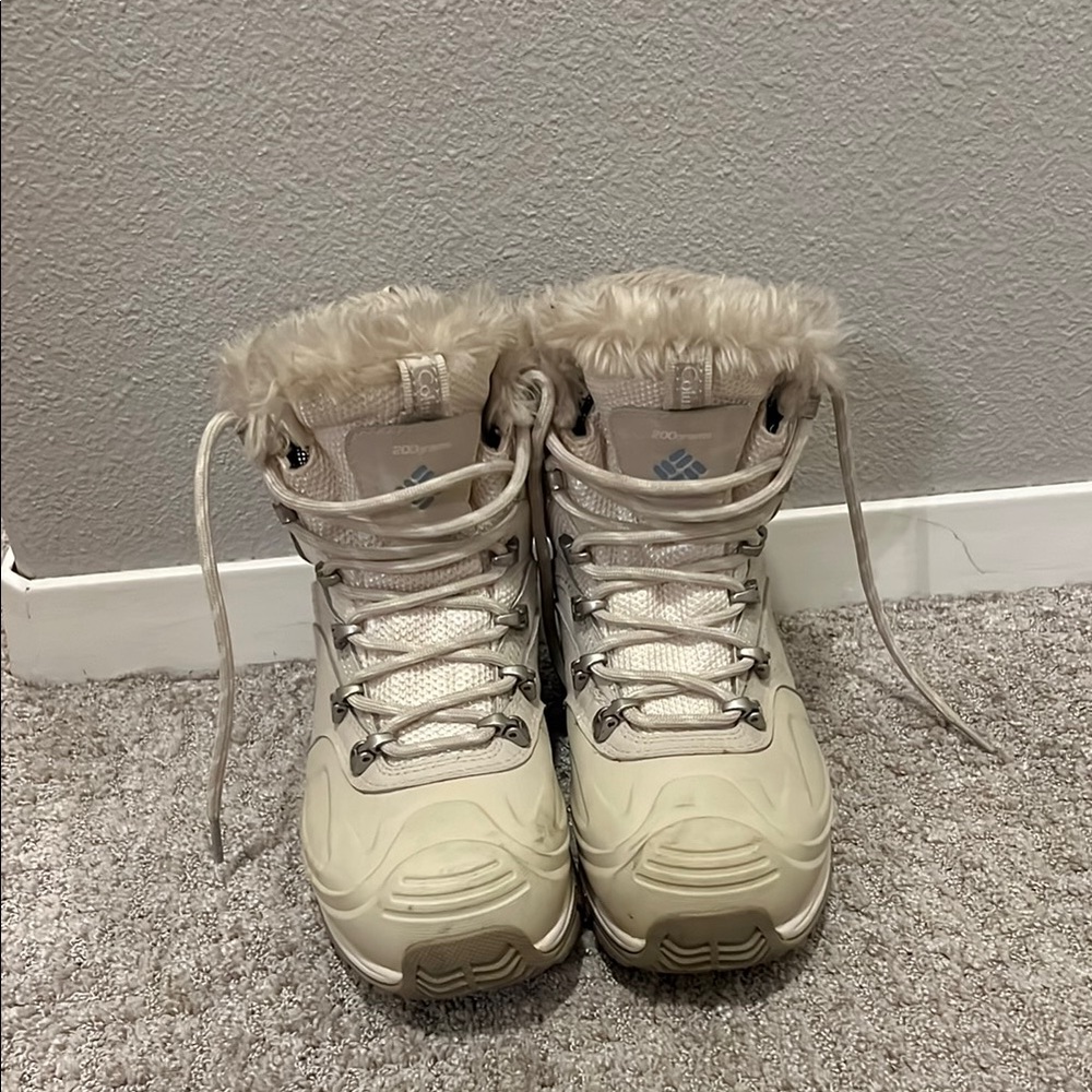 Electric heated Columbia Cream Snow Boots